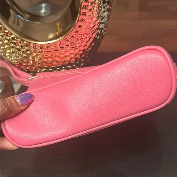 Liz Claiborne Pink leather Crossbody Bag with Flap Closure - Picture 5 of 10